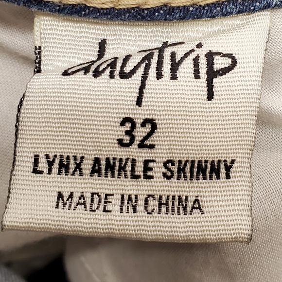 DayTrip 32 Lynx Ankle Skinny Distressed Jeans - Picture 6 of 9